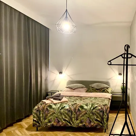 Aparthotel Studio شقة فندقية 4*
