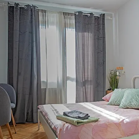 Aparthotel Studio 4*